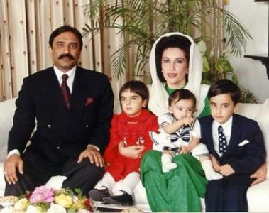 Benazir-with-her-family